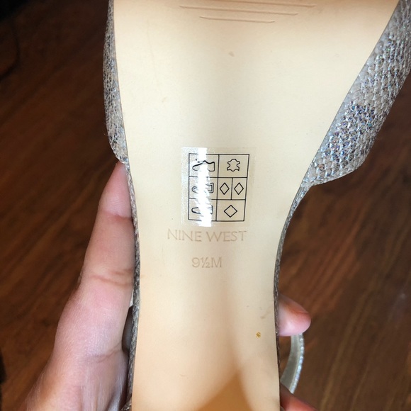 Nine West leather open toe heels, nude and silver, size 9 1/2 - Picture 6 of 6